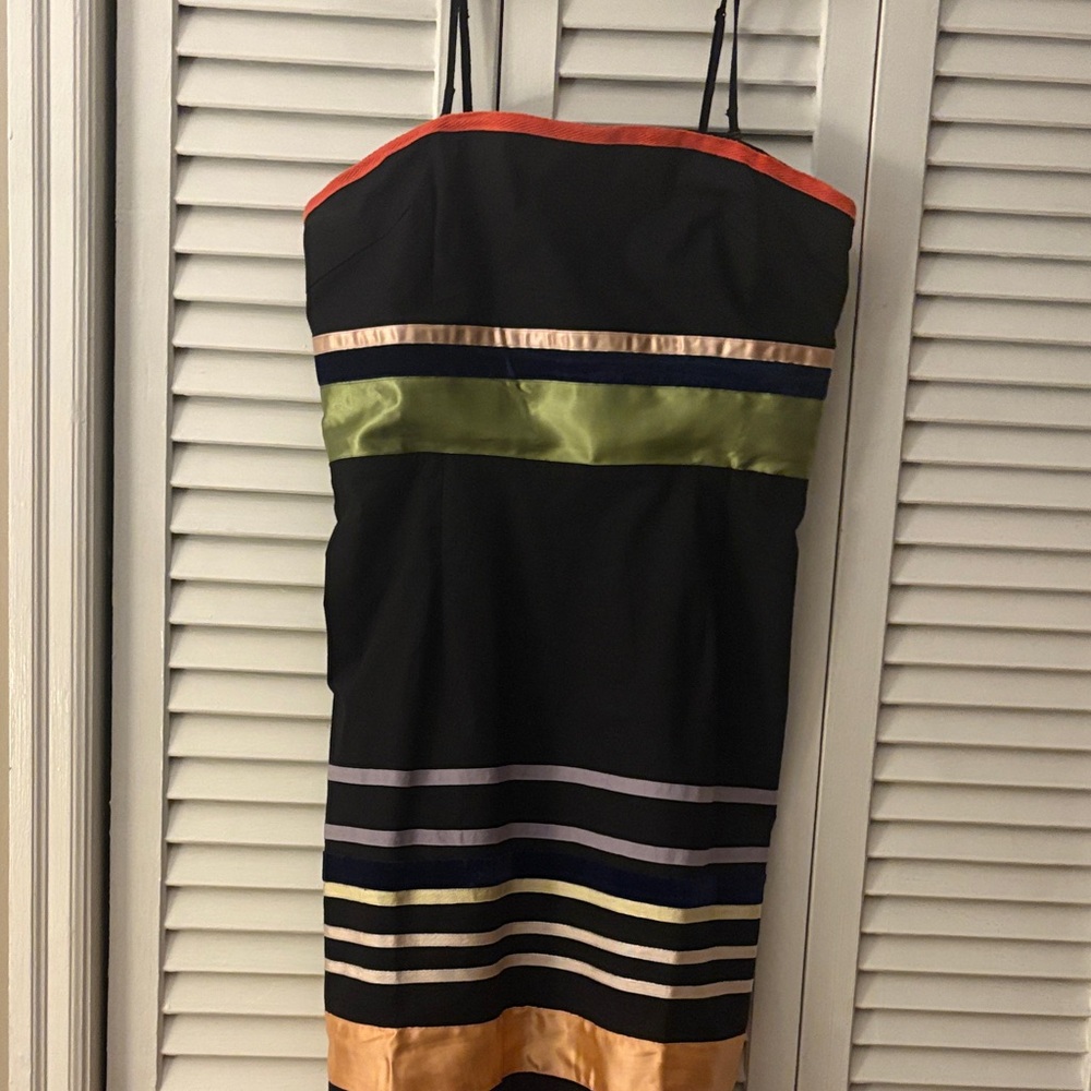 Chic Strapless Dress with Black, Green, and Gold Accents